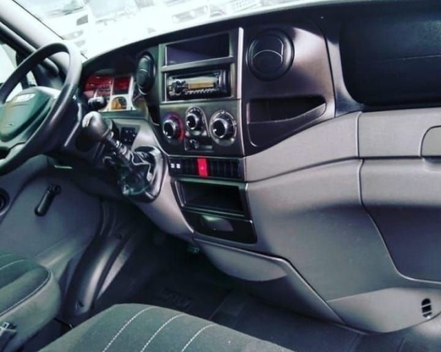 Iveco Daily 35s14 baú 2013 - Foto 4