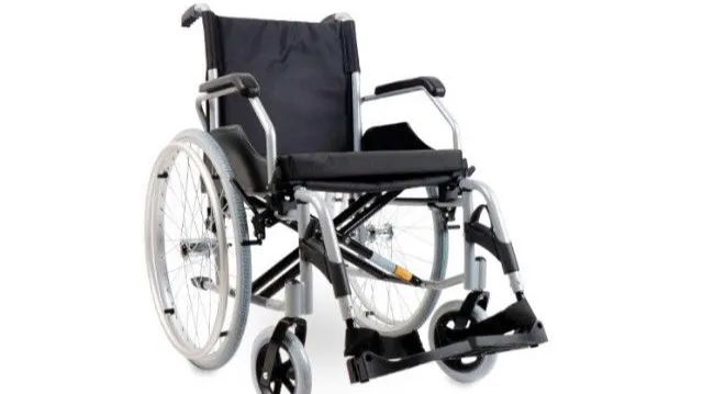 Cadeira de rodas 130kg alumínio Nova 