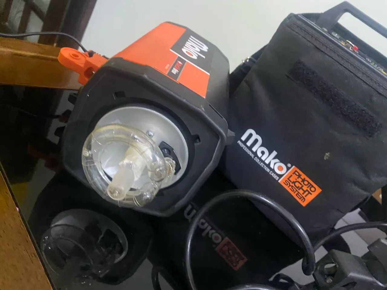 Kit de iluminação fotográfica Mako + gerador 