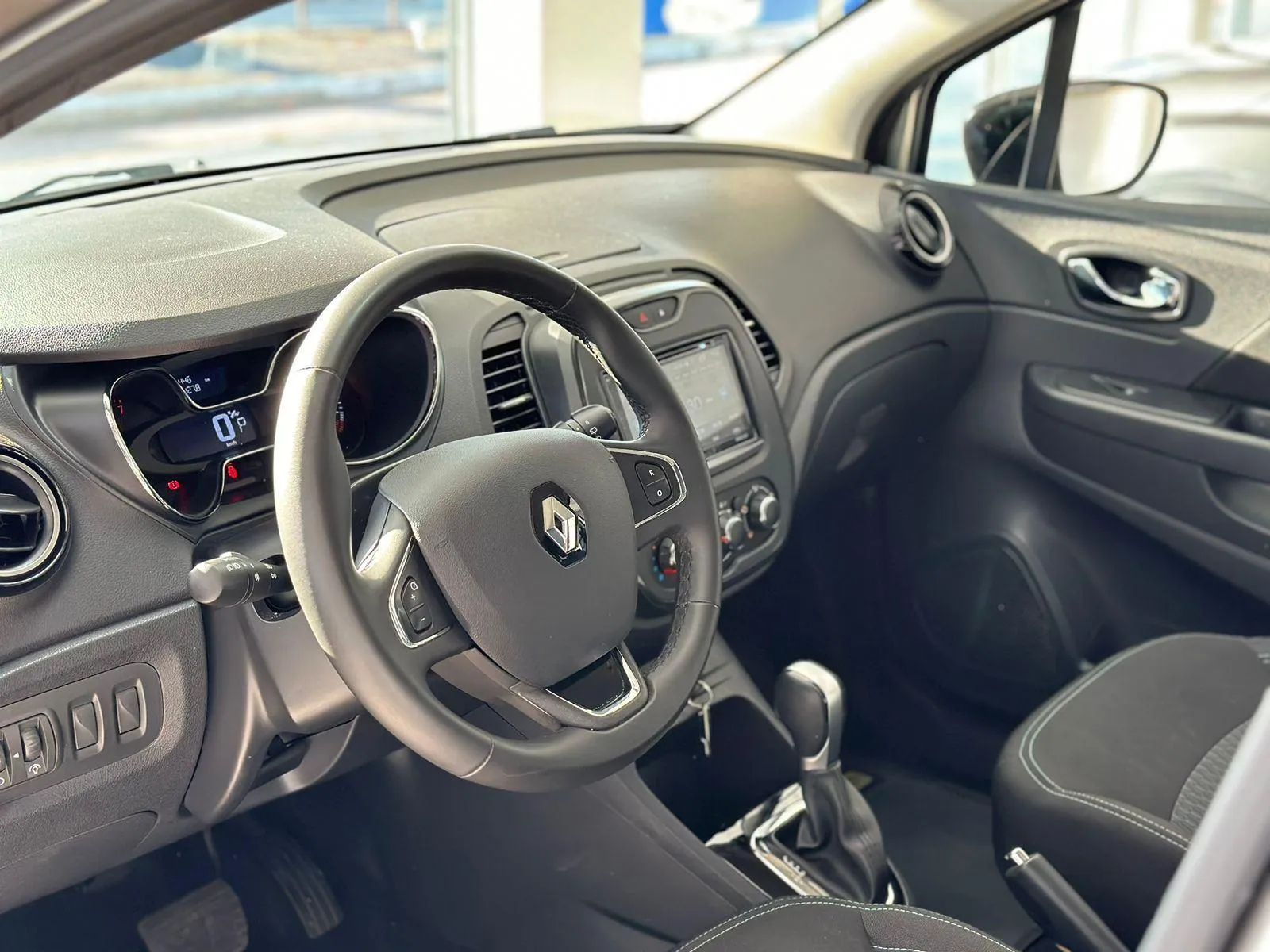 CAPTUR LIFE 1.6 16V FLEX 5P AUT.  PRATA 2018/2019 - Foto 5