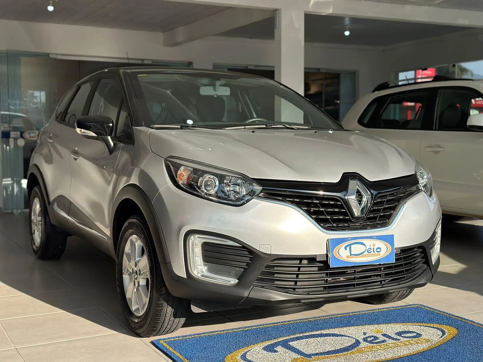 CAPTUR LIFE 1.6 16V FLEX 5P AUT.  PRATA 2018/2019 - Foto 2