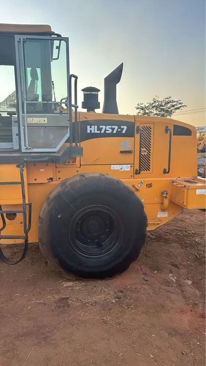 Pá Carregadeira Hyundai 757 - 2013 - Foto 3