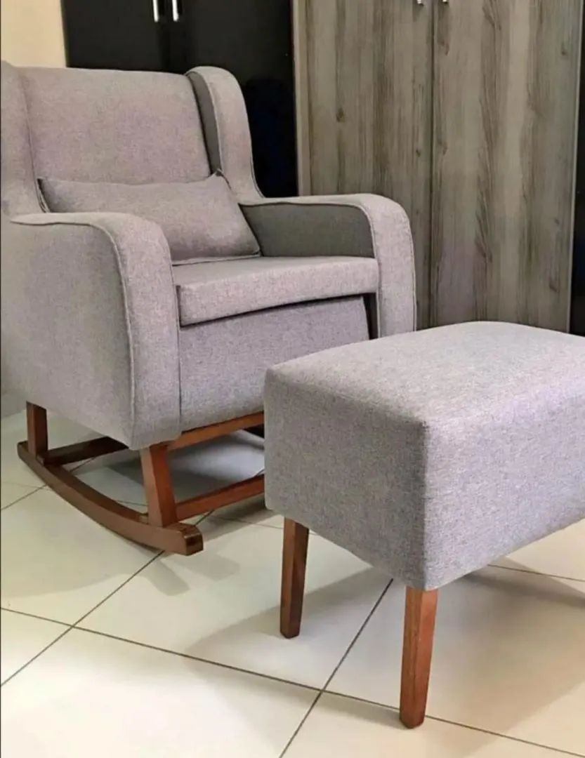 Poltrona de Balanço Amamentação e Puff