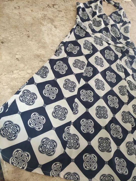 Vestido estampado azul e branco - Foto 5
