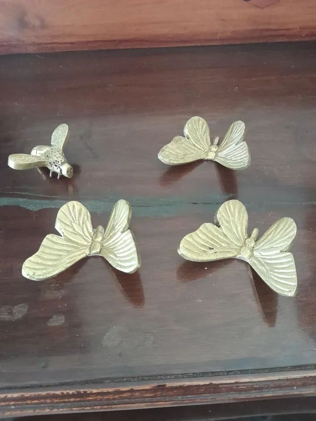 Conjunto de borboletas e abelha em bronze centenário  - Foto 2