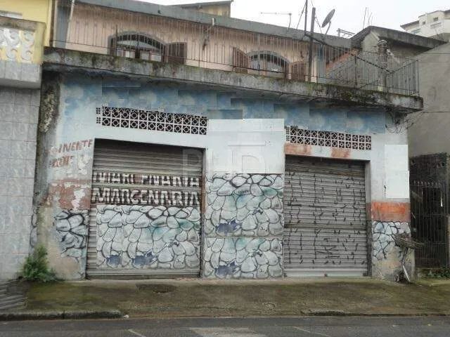 Casa Assobradada com salão comercial