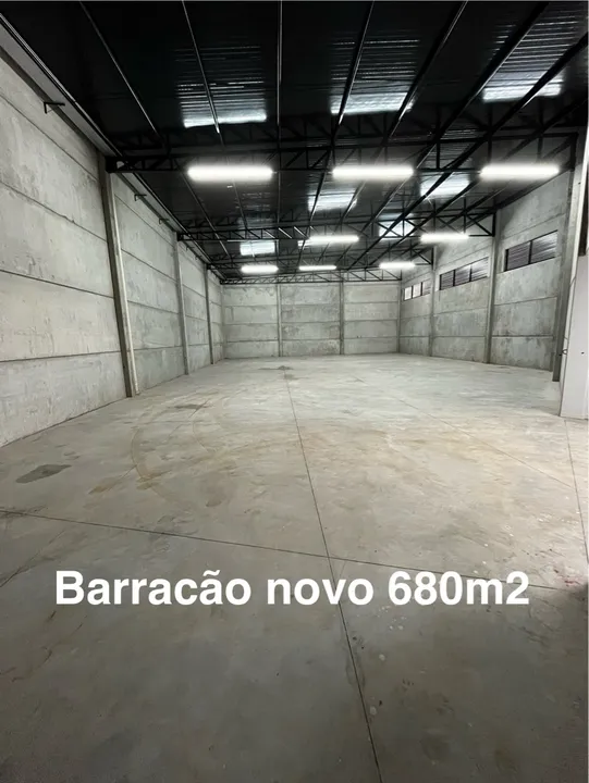 Barracão com escritório 680m2