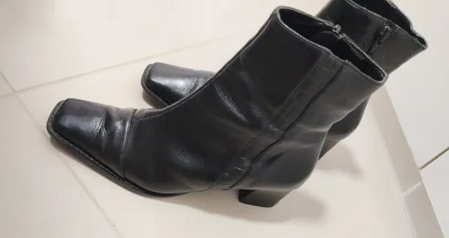 Bota feminina em couro cano médio - Foto 4