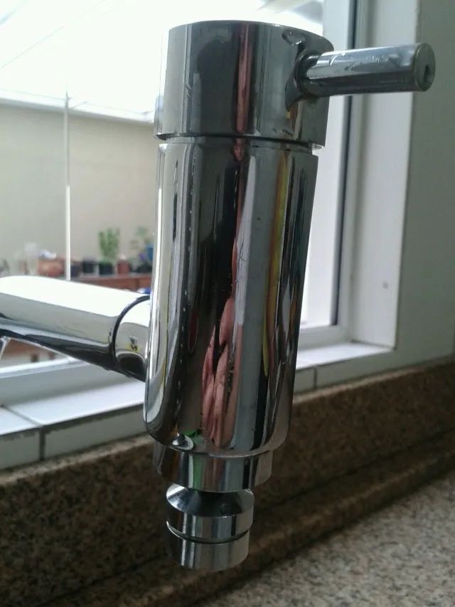 Torneira Misturador monocomando bancada Deca (água quente e fria) - Foto 4