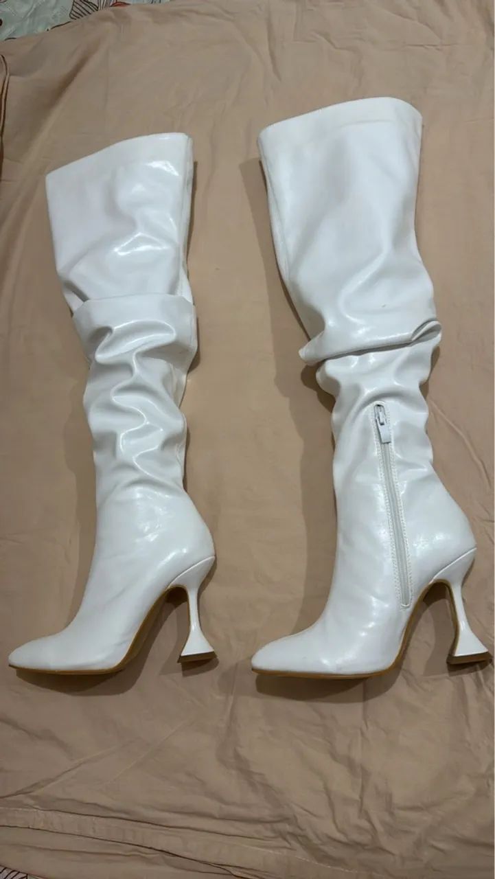Bota branca 36 - 399,99 - Foto 2