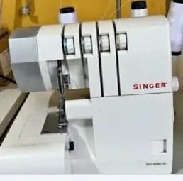 Máquina de Costura Singer Overlock