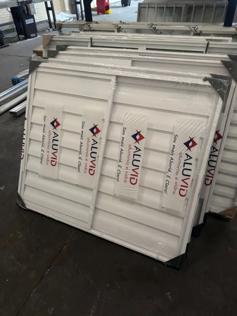 Janela Veneziana de Alumínio - Oferta Black