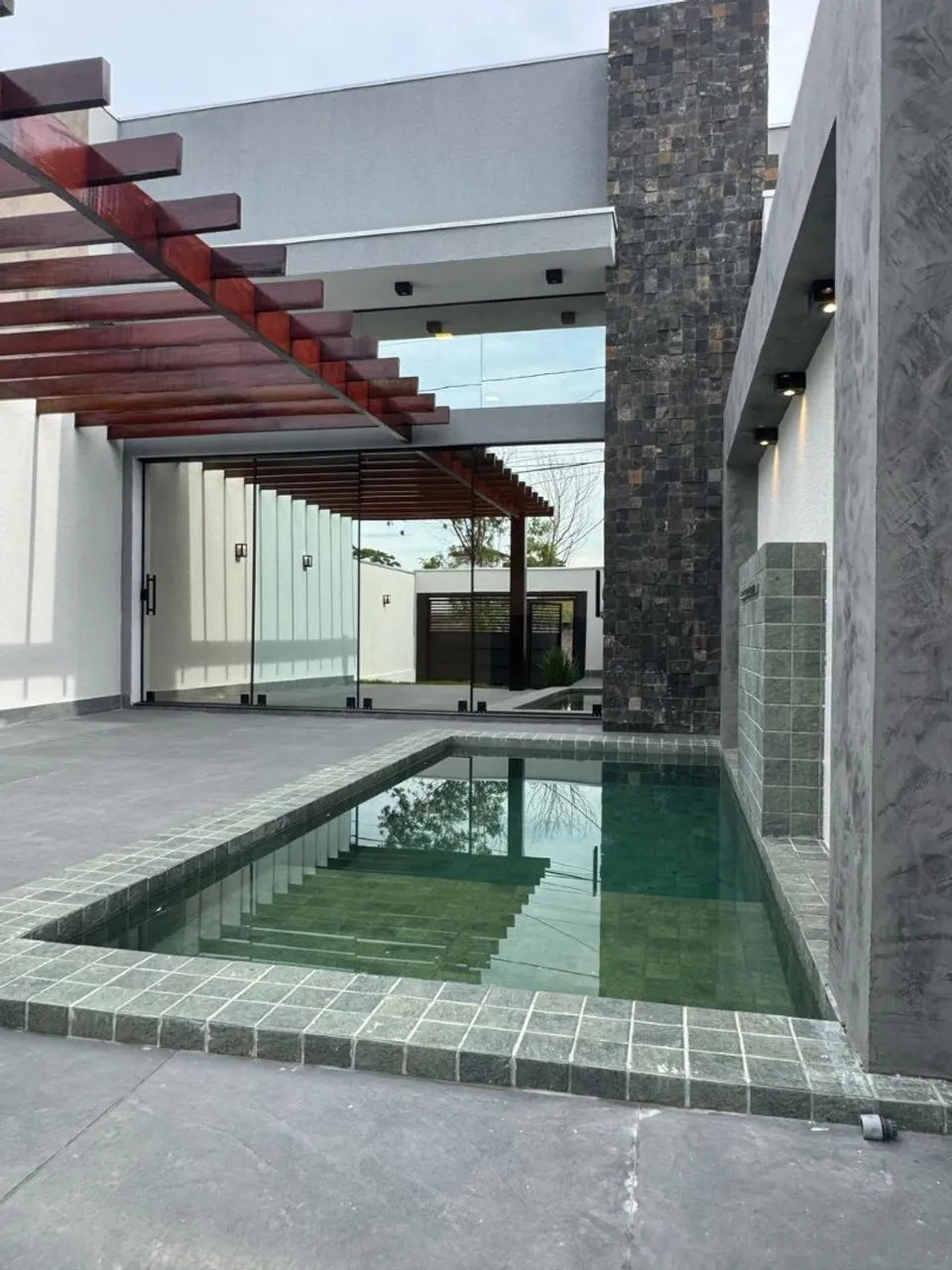 Vende-se belíssima casa no bairro Jardim Universitário em Cuiabá MT
