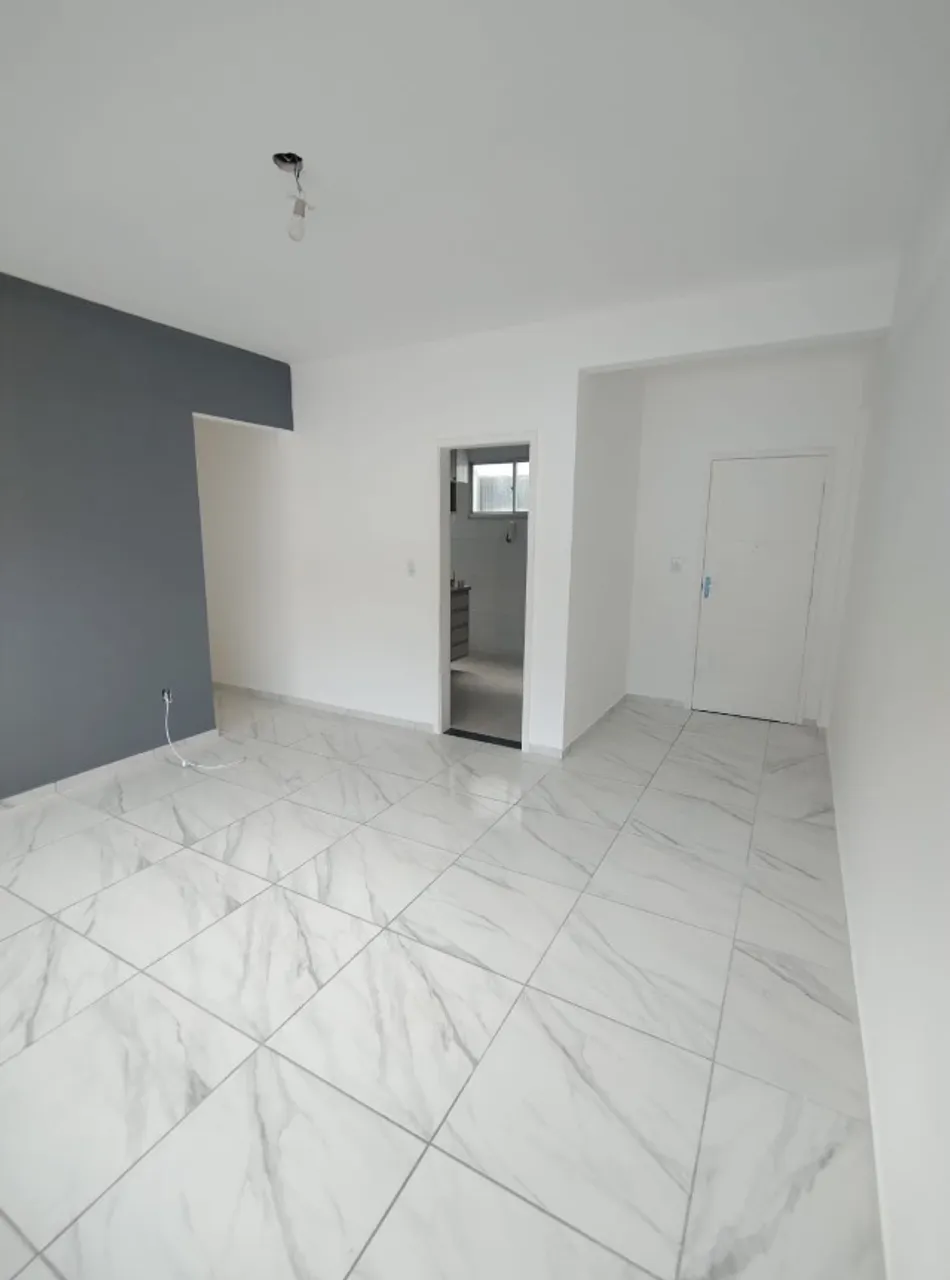 Vende-se APARTAMENTO reformado em Nazaré, com 3/4 e 2 vagas de garagem