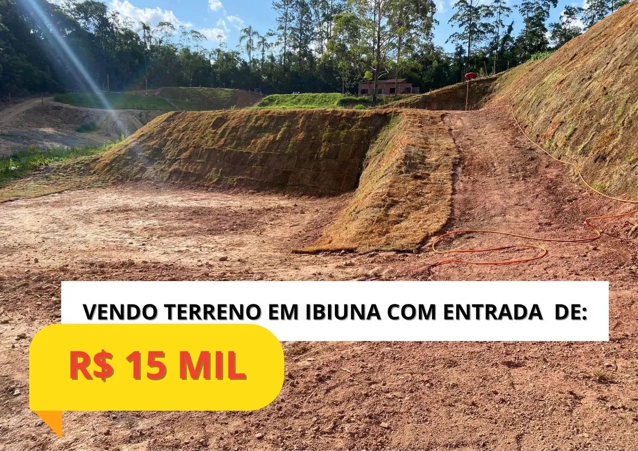 Terreno a venda com terraplanagem e grama de contenção