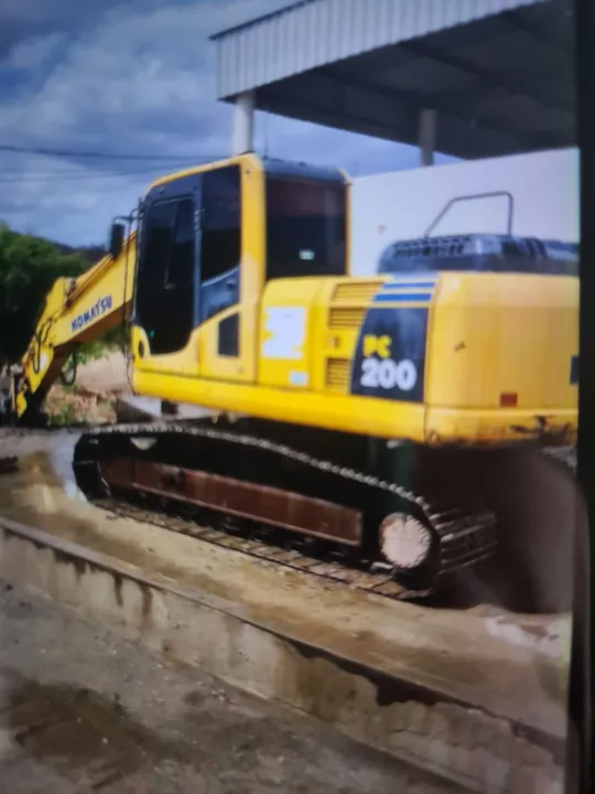 ESCAVADEIRA KOMATSU PC200 ANO 2016