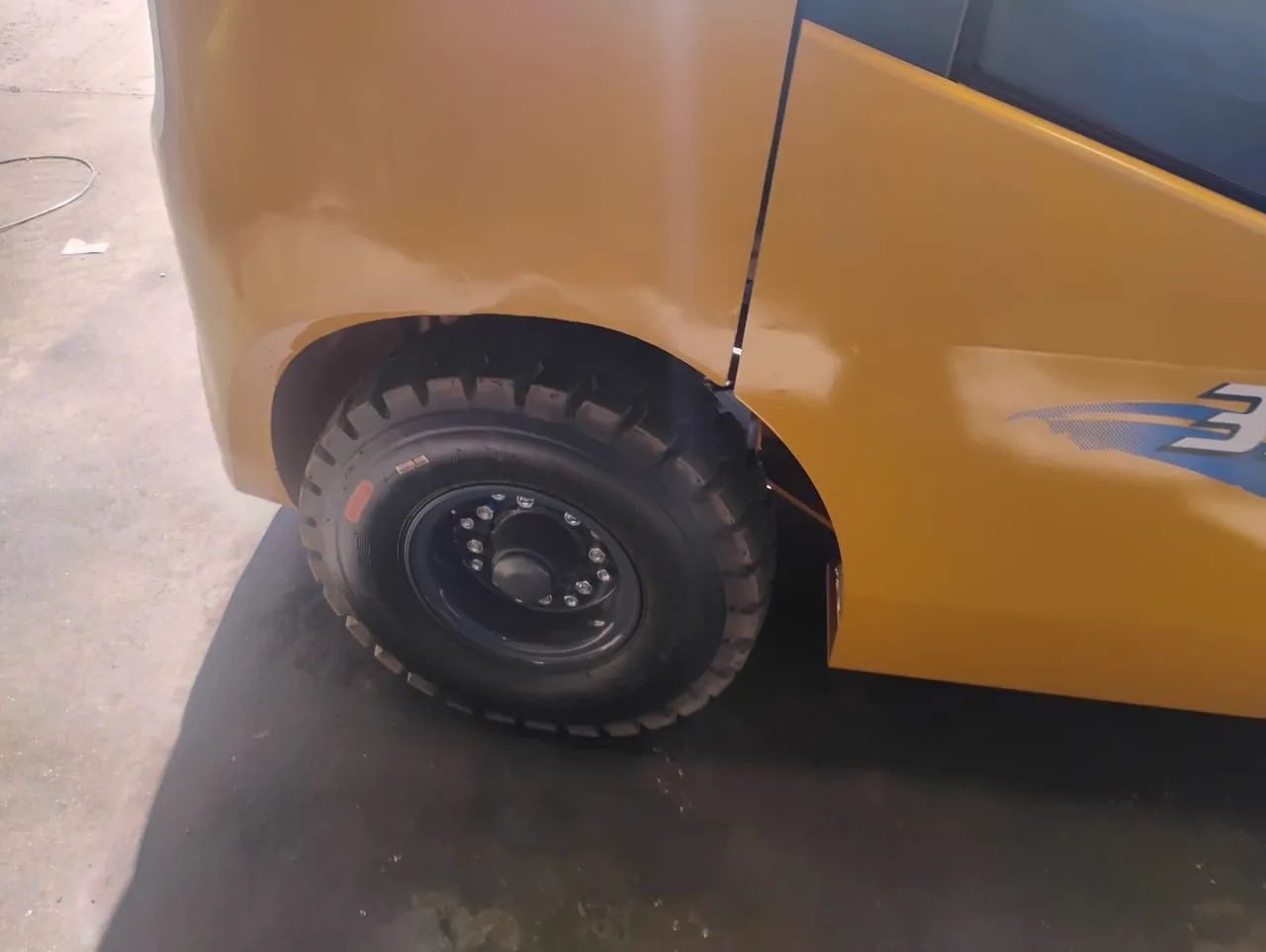 Empilhadeira Heli 3,5t triplex com deslocador zero - Foto 3