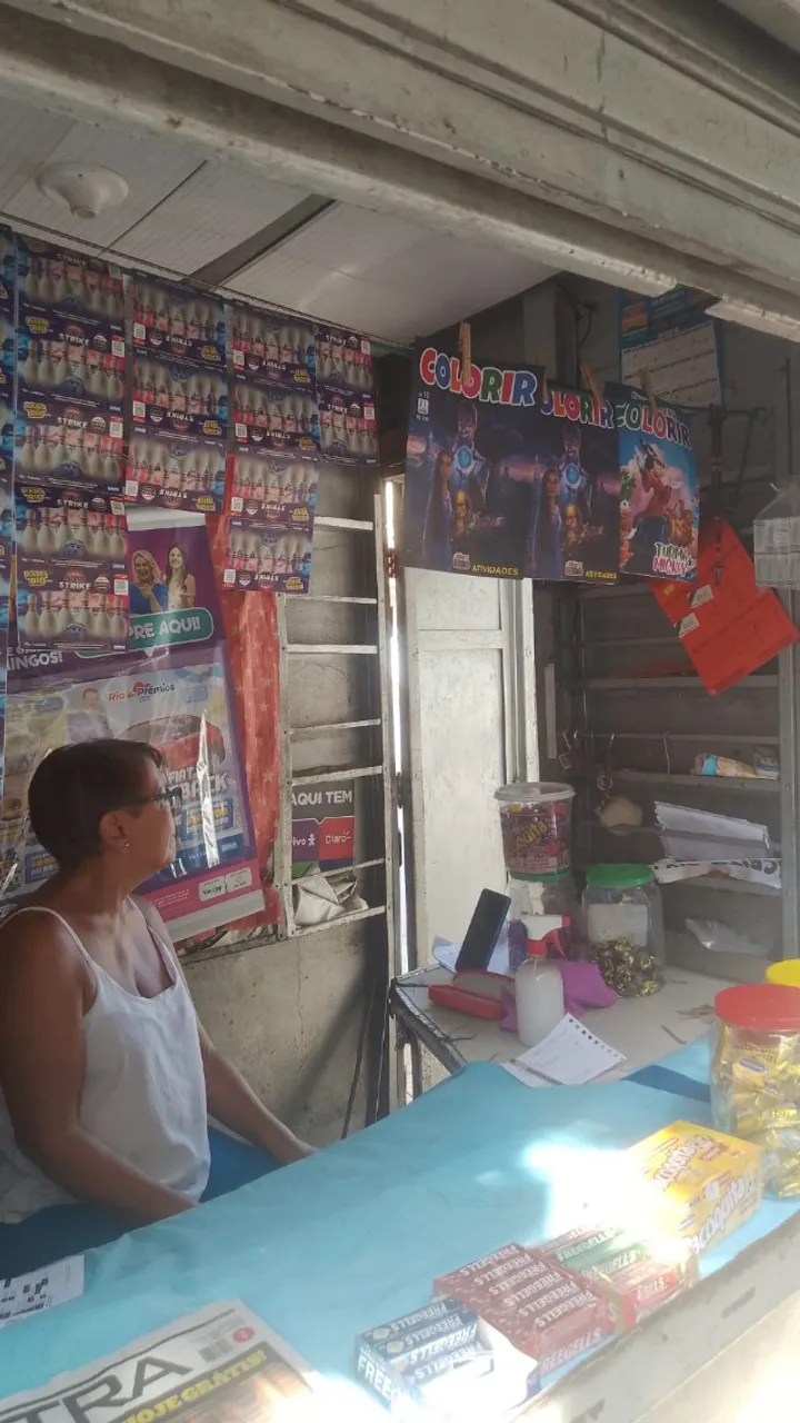 VENDO BANCA DE JONAL COM PONTO EM FUNCIONAMENTO.
