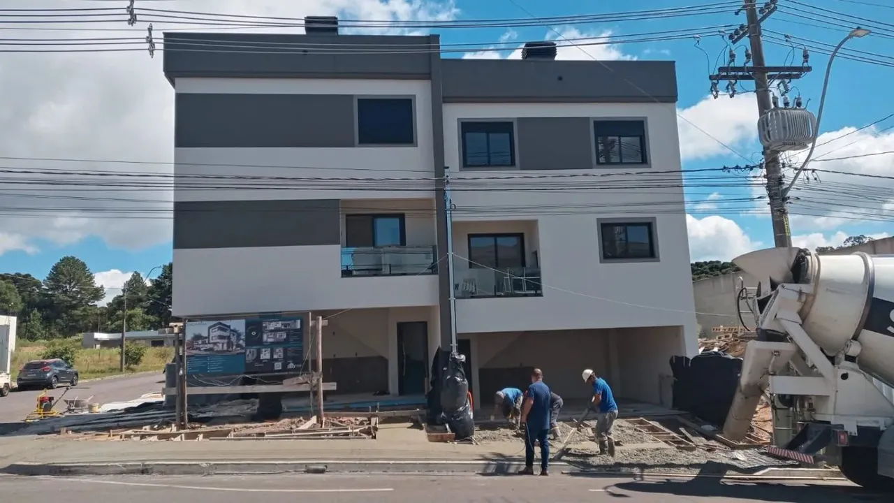 Excelente Sobrado Triplex localizado no Bairro São Virgílio! Conta com 02 dormitórios (01