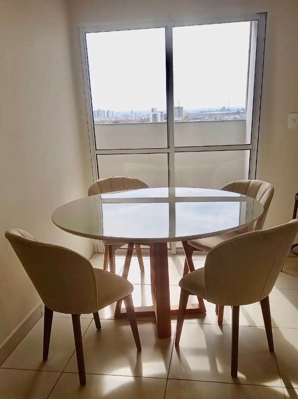 Round dining table set with 4 chairs64520807319043122