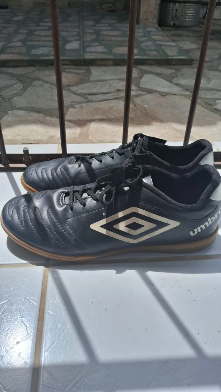Chuteiras Umbro Futsal - Tamanho 42