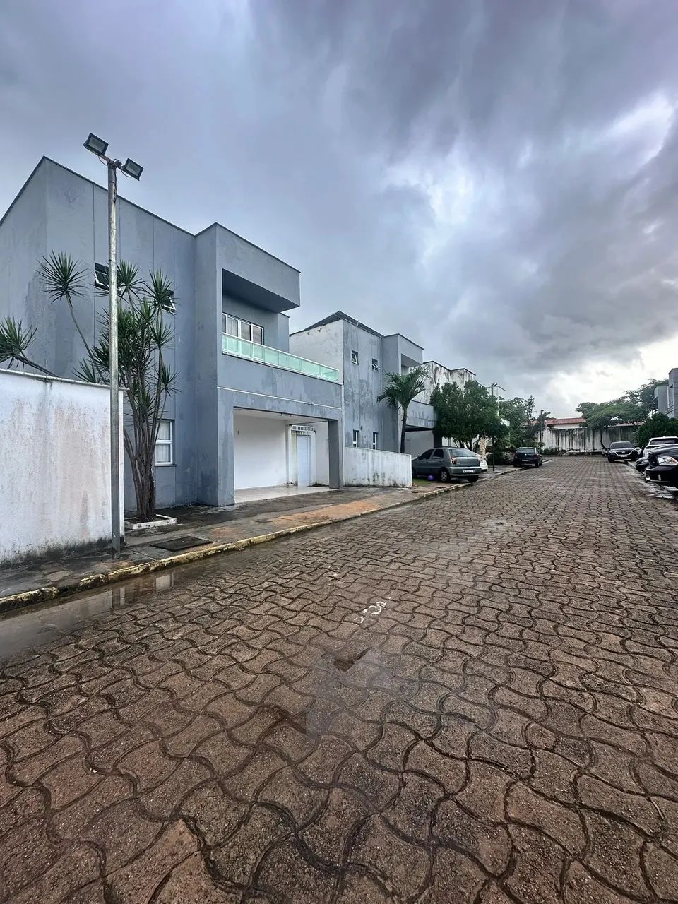Alugo casa duplex em condomínio no jardim eldorado