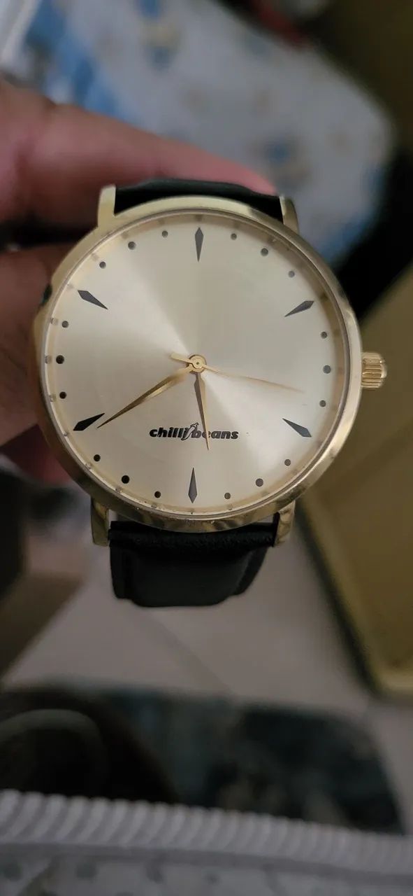 Relógio Chillibeans dourado pulseira de couro semi-novo  - Foto 5