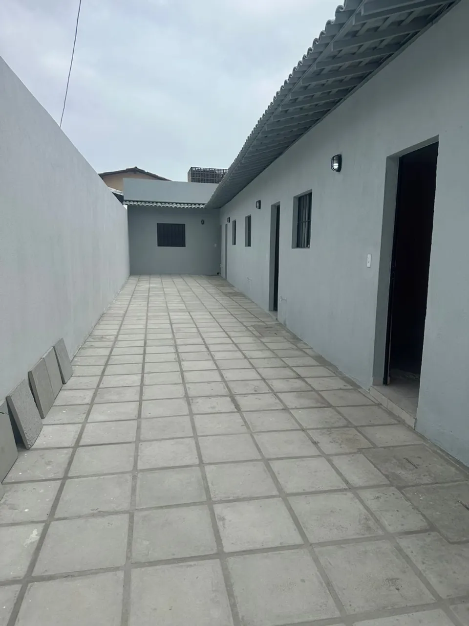 Alugo casa com 2/4 na Torre