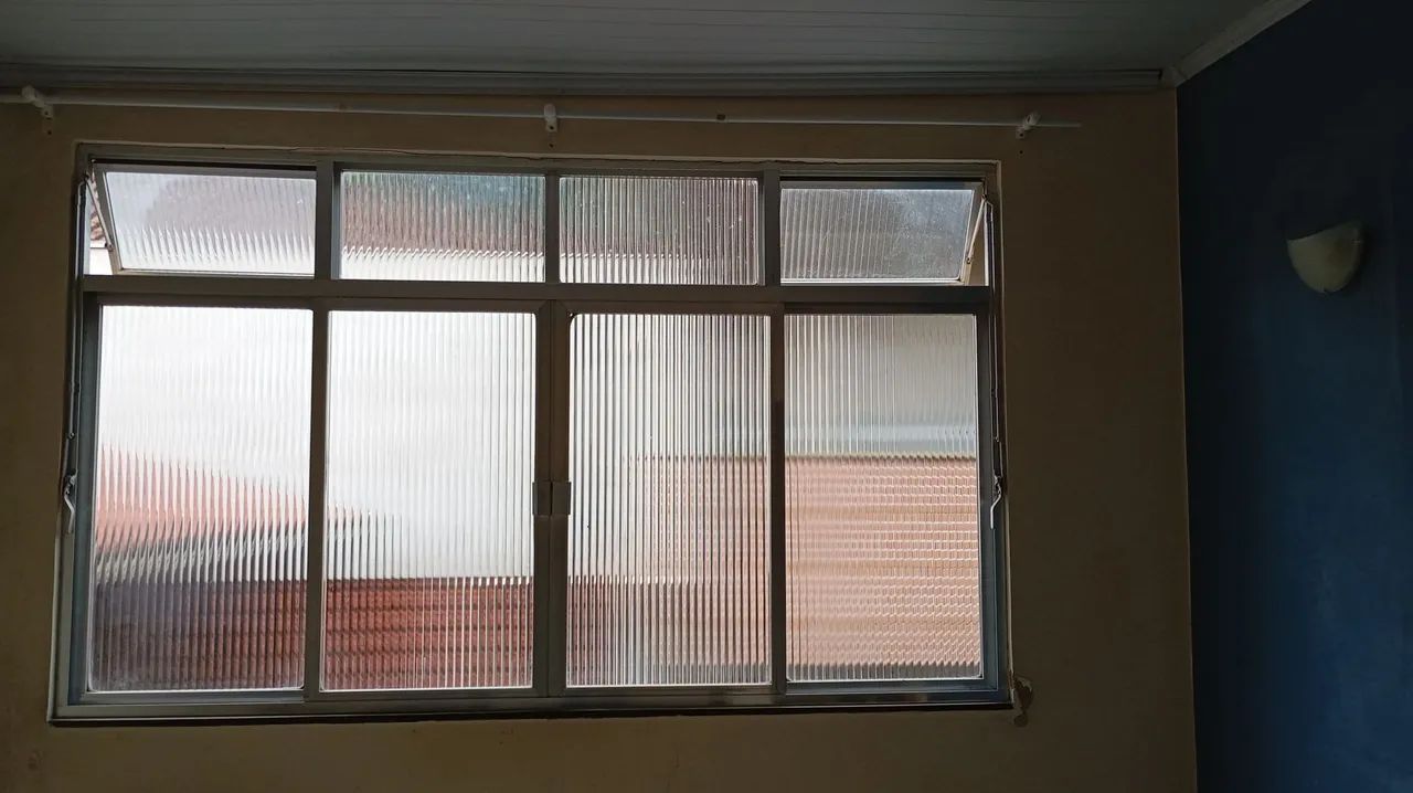 Janela em alumínio64640459345153120