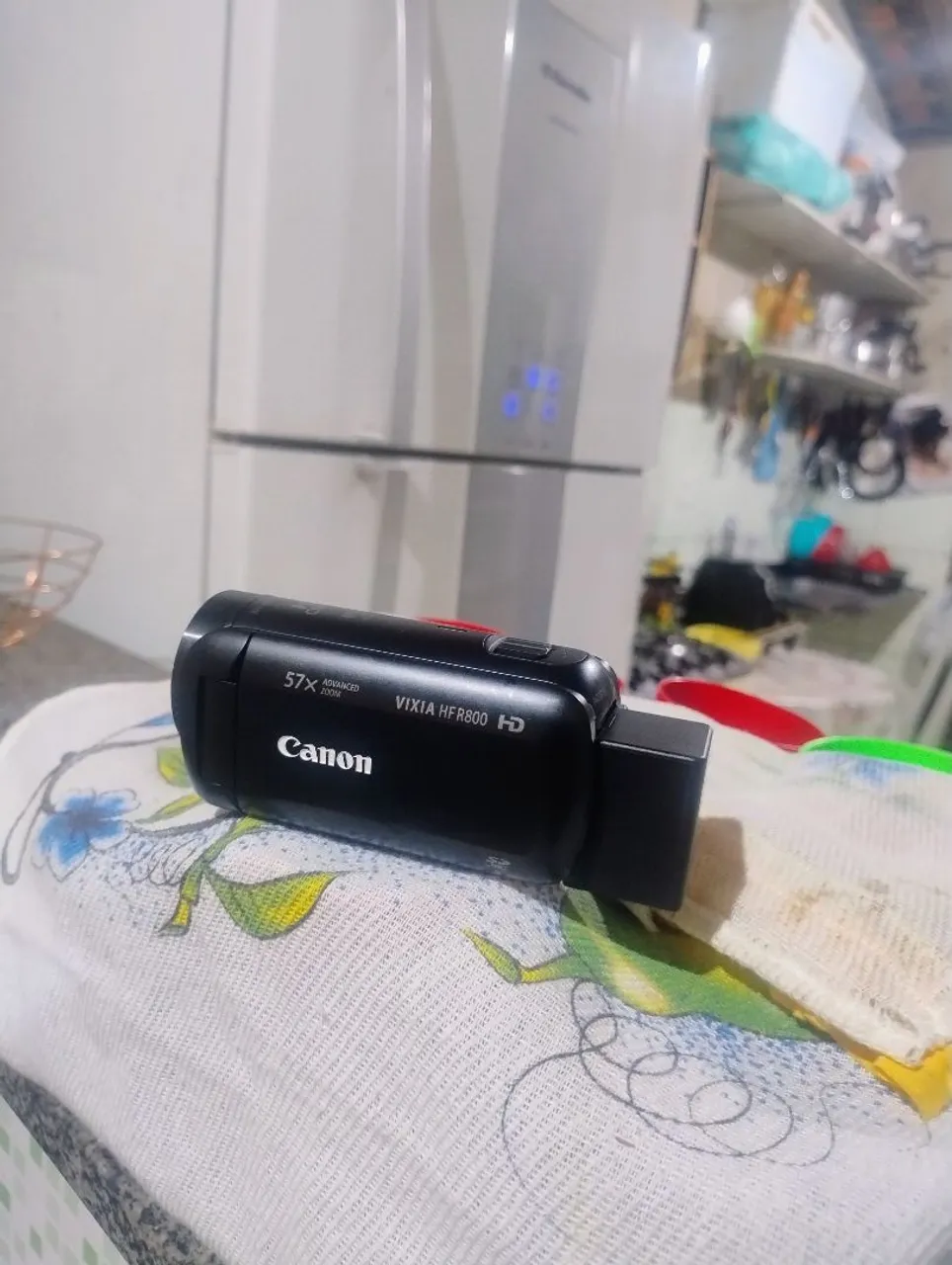 Filmadora Canon Vixia HFR800 HD