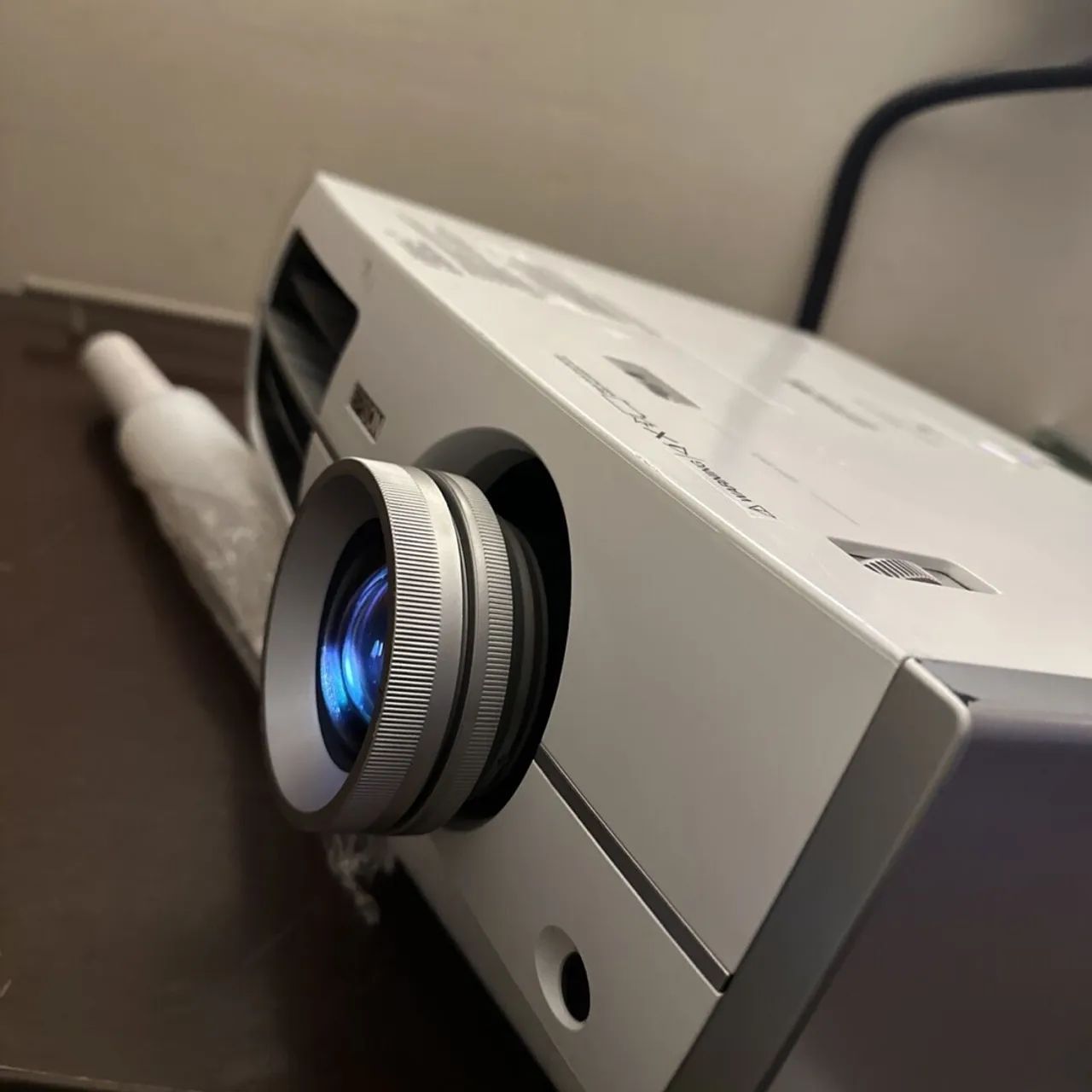 Projetor Epson 8350- LÂMPADA NOVA - ACOMPANHA TELA DE PROJEÇÃO - Foto 2