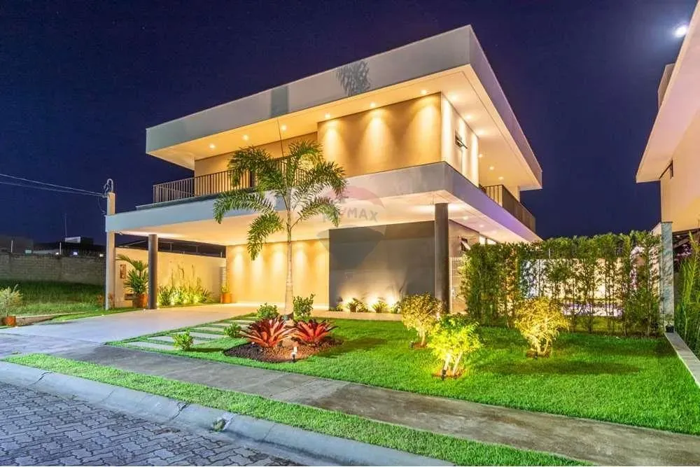 Casa Alto Padrão em Condomínio