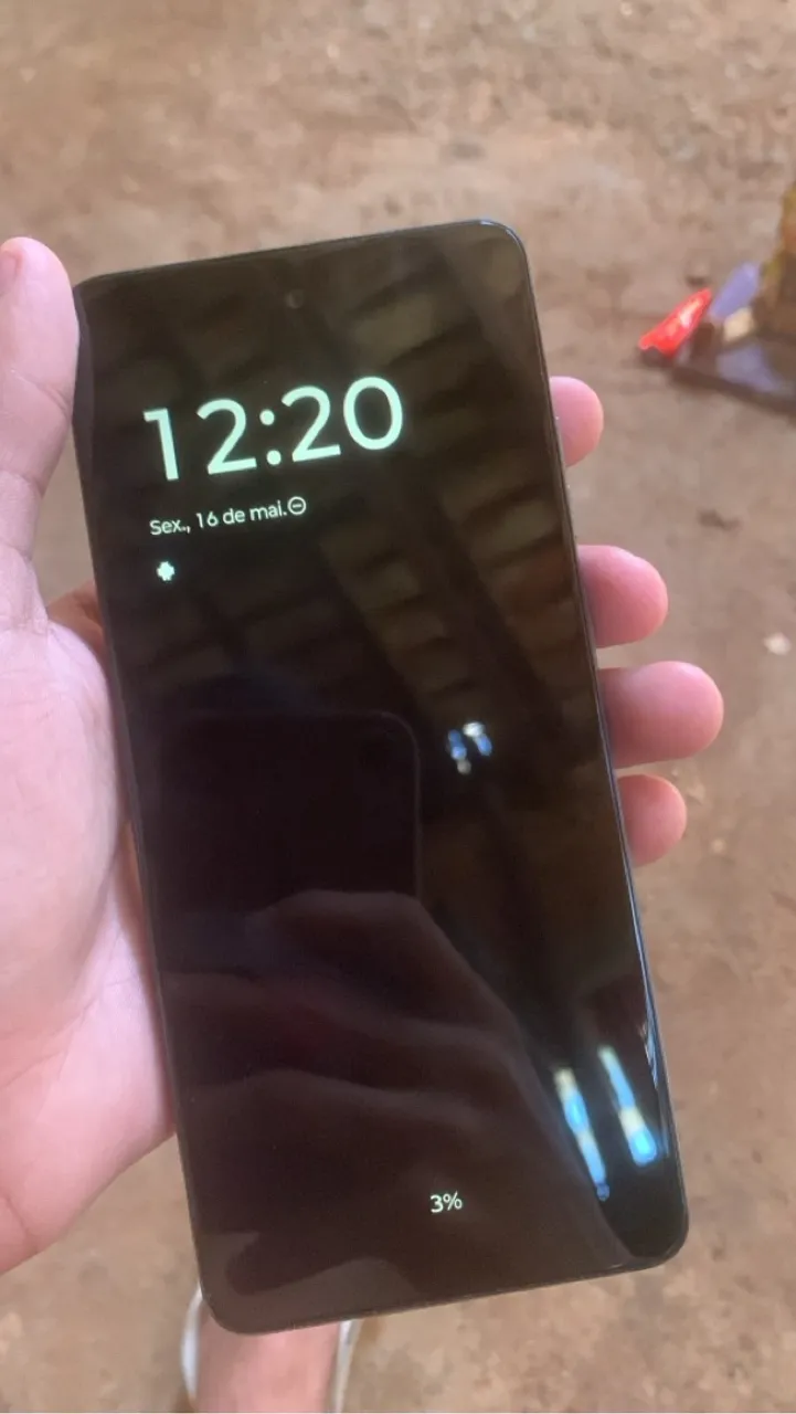 Celular tá novo
