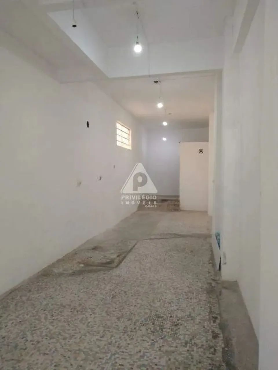 Loja de rua à venda no Catete!