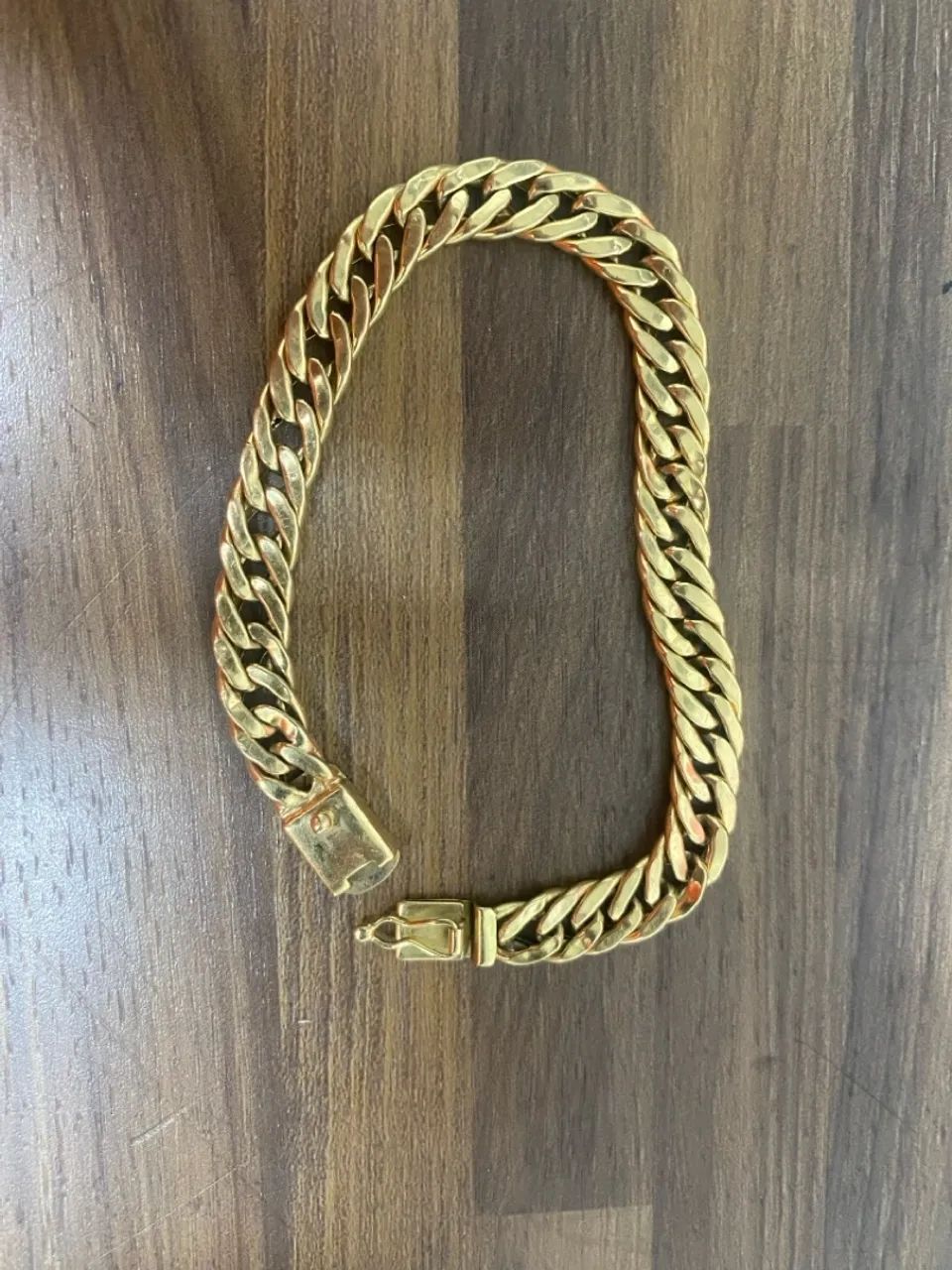 Pulseira de Ouro - Design Elegante