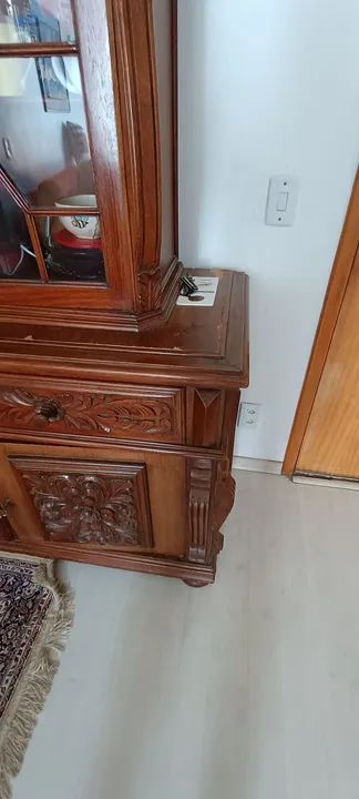 Cristaleira / Buffet antigo madeira maciça - Foto 4