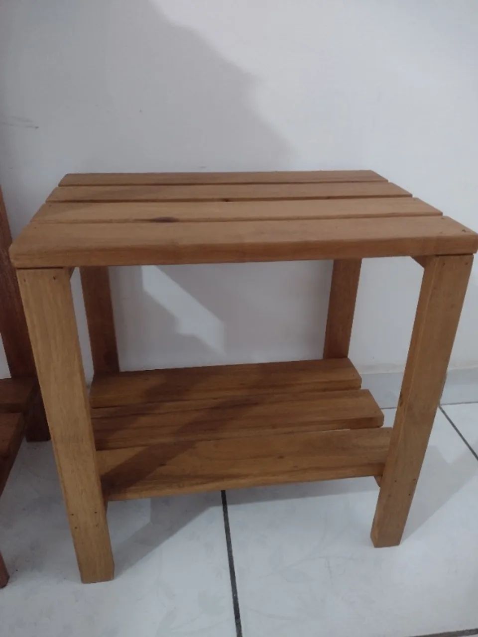 Mesinha para ventilador nova em madeira de lei 