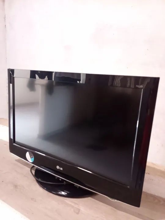 TV LG 32 POLEGADAS PRA CONSERTO OU RETIRADA DE PEÇA! 70$
