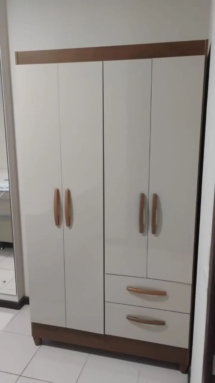 Guarda-Roupas 4 Portas com 2 Gavetas