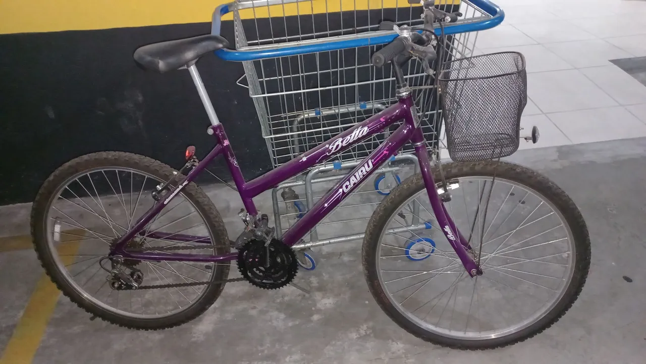 Bicicleta Aro 26 Roxa com Cesta