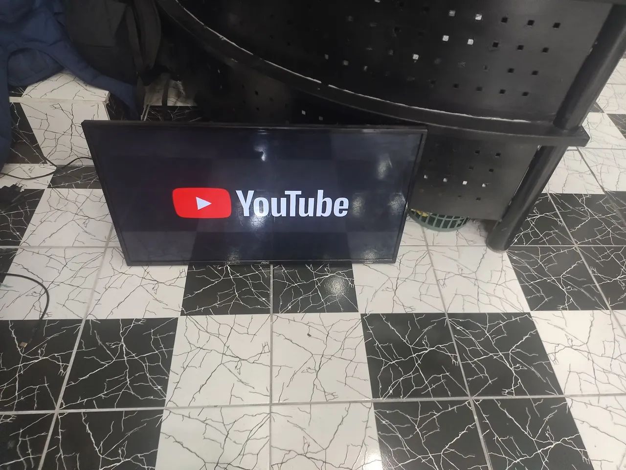 Vendo Smartv Aoc 32 polegadas top de linha com Wi-Fi integrado R$ 750,00 - Foto 2