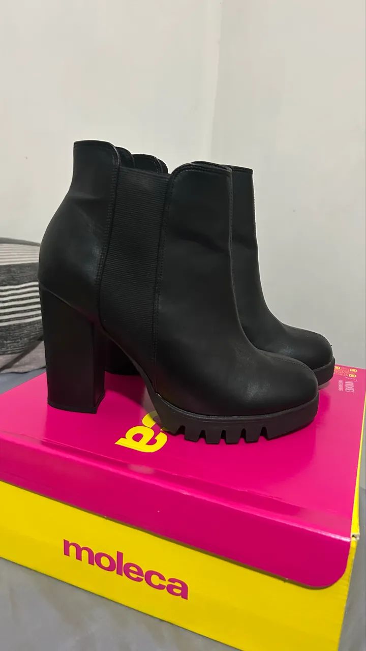Bota preta feminina