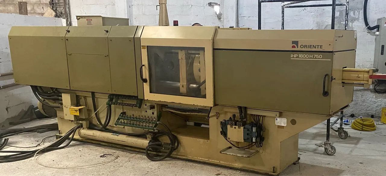 Máquina de Injeção de Plástico Orirente IHP 1800 H 750