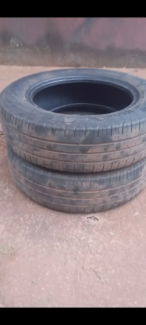 Pneus usado aro 14. Bom estado original ZAP *
