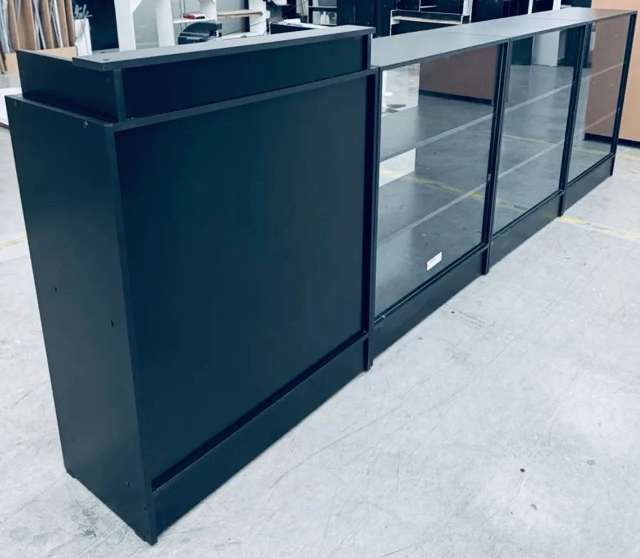Balcão caixa  + 3 vitrine preto _fábrica 