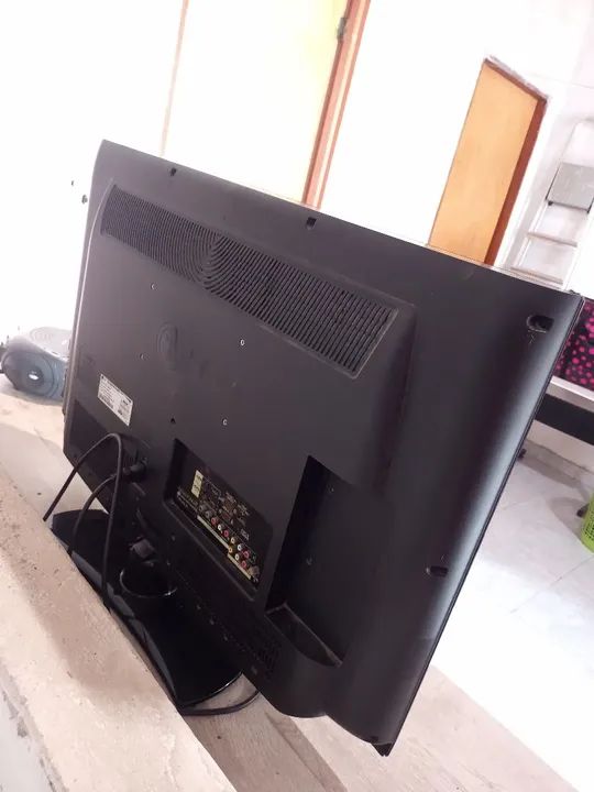 TV LG 32 POLEGADAS PRA CONSERTO OU RETIRADA DE PEÇA! 70$ - Foto 2