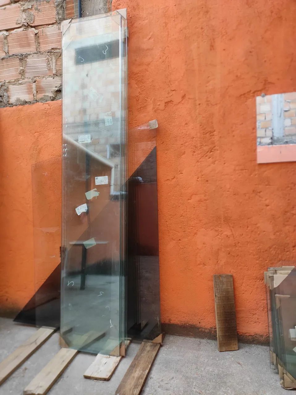 Janela de vidro blindex altura 2,50x2,00 largura SÓ VIDROS BARATO E NAO ENTREGO  - Foto 3