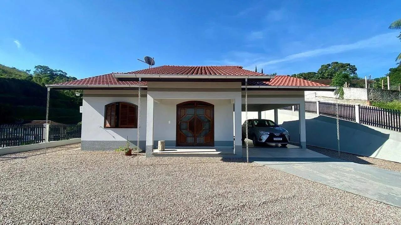 Casa solta com amplo espaço de terreno no bairro Souza Cruz - Foto 2