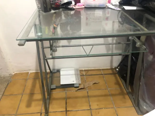 Mesa de estudo (vidro)