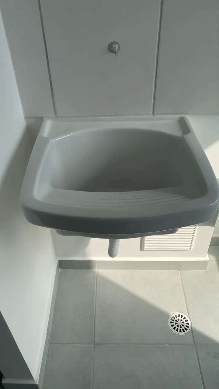 Pia de Granito escuro 1,80x60 com cuba de inox - Foto 4